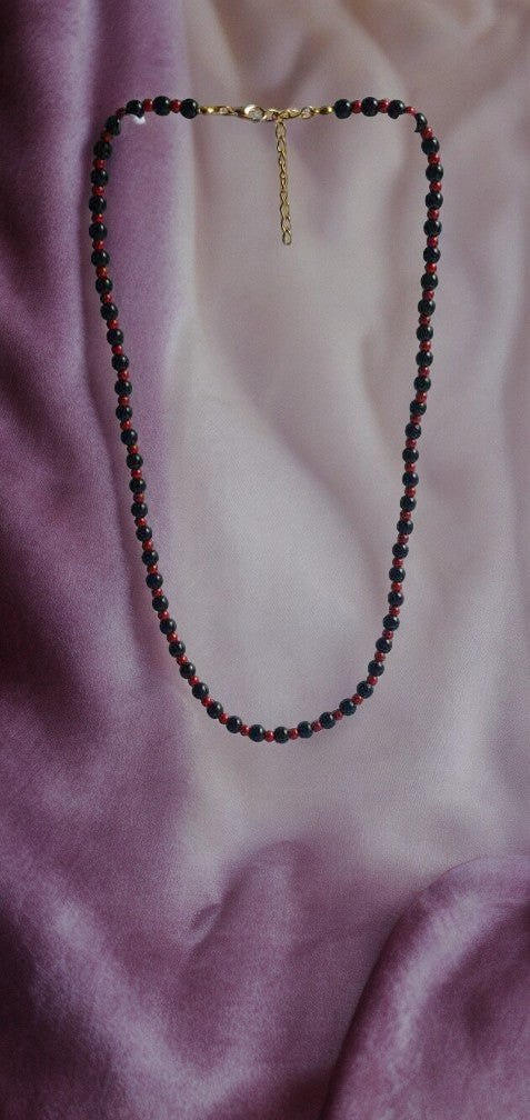 Collier avec Petites Perles Rouges et Noires