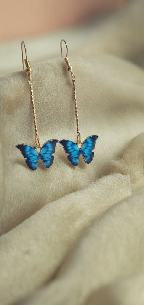 Boucles d'Oreilles Dorées avec Papillon Bleu