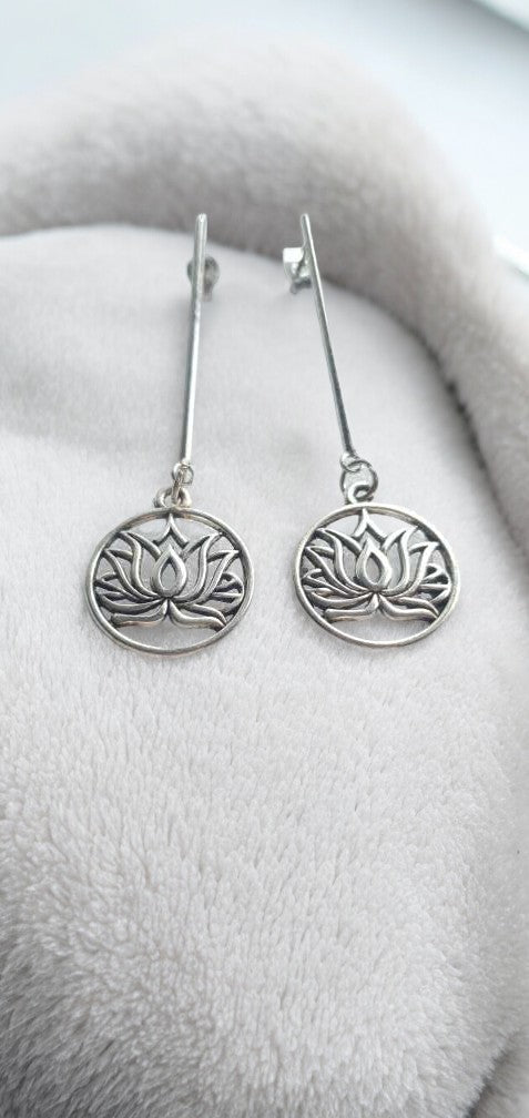 Boucles d'Oreilles Fleur de Lotus Argentées