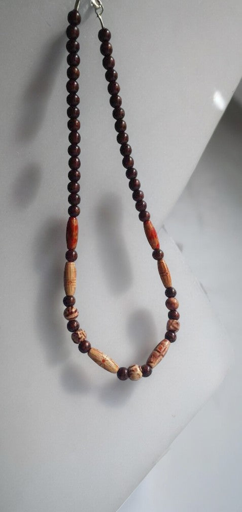 Collier avec Perles en Bois de Formes Variées