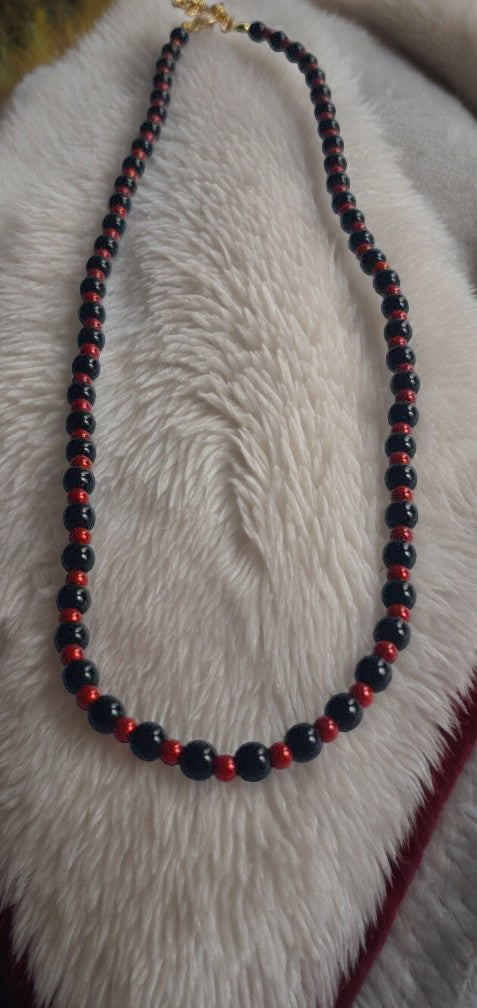 Collier avec Petites Perles Rouges et Noires