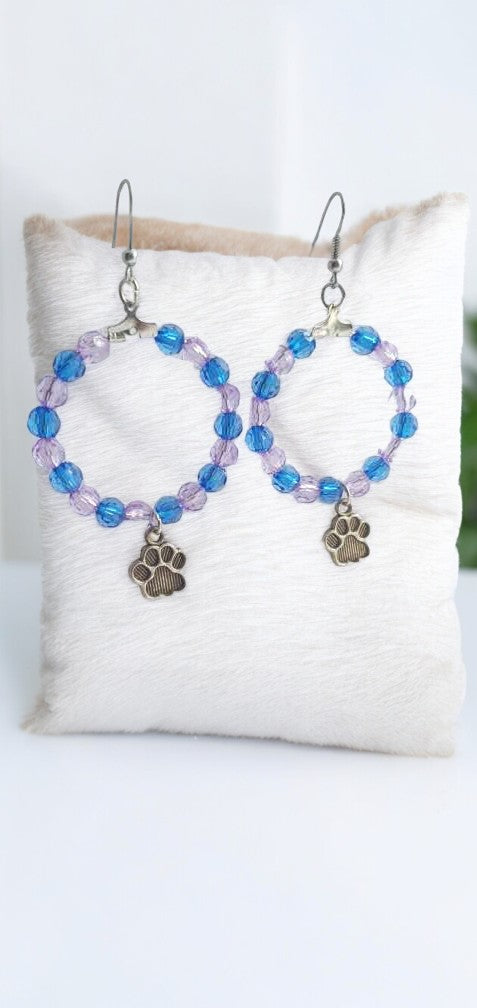 Créoles avec Perles Bleues et Mauves et Pendentif Patte de Chien